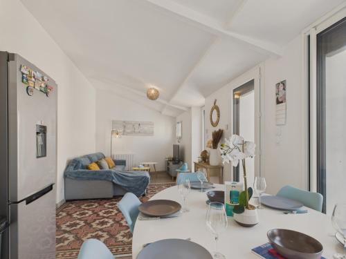 Maison avec une dépendance dans le jardin pour 6