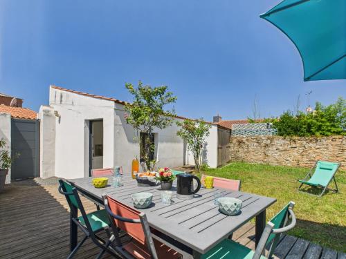 Maison avec une dépendance dans le jardin pour 6