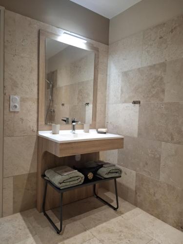 Photo de la galerie de l'établissement Chambre Indépendante avec salle de bain et terrasse privative au coeur des Alpilles, à Aureille