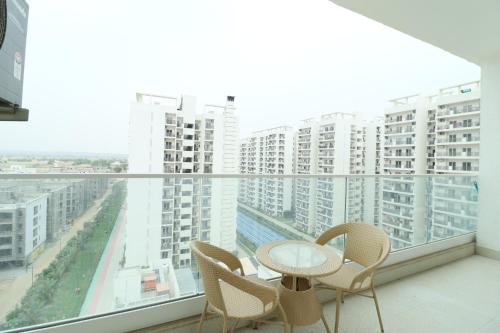 Billede fra billedgalleriet på Central Park 2BR Apt Near Gurugram Wid pool Access i Sohna