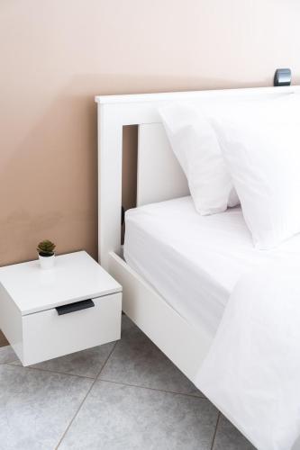 Кровать или кровати в номере Elaia Retreat by Greece Apartments
