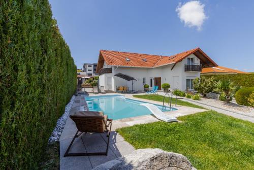 a house with a swimming pool in a yard at House Dinavast Bungalow in São João da Pesqueira