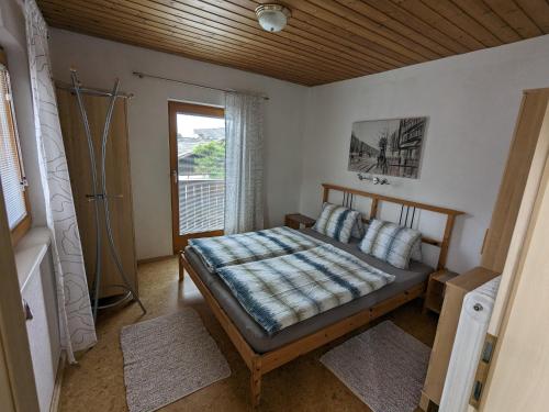 a bedroom with a bed and a window at Gästehaus Kleisner in Innsbruck