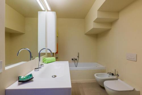 a bathroom with a sink and a toilet at Casa Bella Vista in Laveno