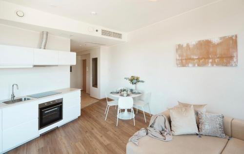 Η κουζίνα ή μικρή κουζίνα στο Panoramic Sea View - 10th floor