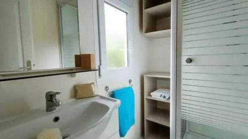 a white bathroom with a sink and a mirror at Appartement 4 étoiles - Parc aquatique - ccaa0ai in Bormes-les-Mimosas
