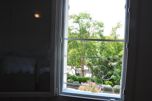 an open window with a view of a garden at CEZANNe in Peynier