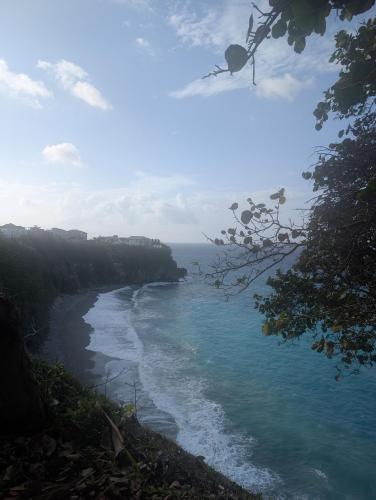 a view of the ocean from a cliff at TwentyFive at Tower Isle in Tower Isle