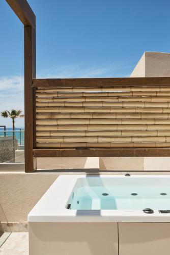 Fotografie z fotogalerie ubytování Uzenie All Suites Boutique Resort v destinaci Adelianos Kampos