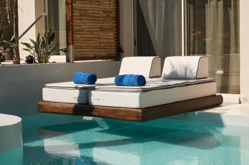 Bazén v ubytování Uzenie All Suites Boutique Resort nebo v jeho okolí