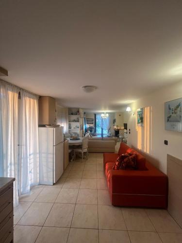 Orama Seaside Residenceにあるキッチンまたは簡易キッチン