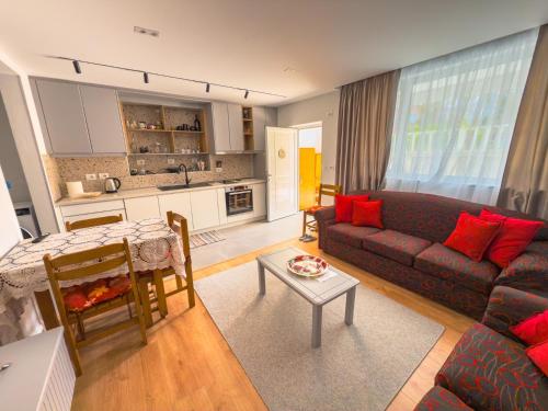 Η κουζίνα ή μικρή κουζίνα στο Cozy Apartments With Garden