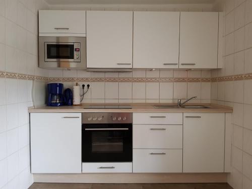 Kuchyň nebo kuchyňský kout v ubytování gemütliche Ferienwohnung in Kaifenheim