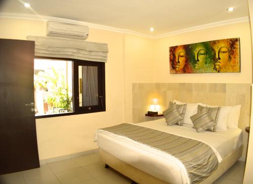 En eller flere senge i et værelse på Villa Taluh