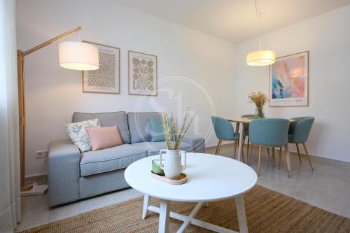 Luminescent Valencia Apartment