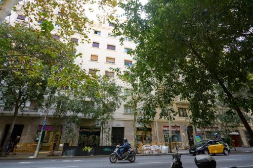 Eixample Esquerra Apartment - Barcelona Center