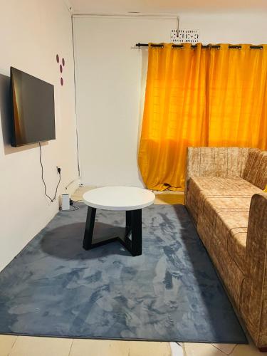 Μια τηλεόραση ή/και κέντρο ψυχαγωγίας στο The Njiro Escape