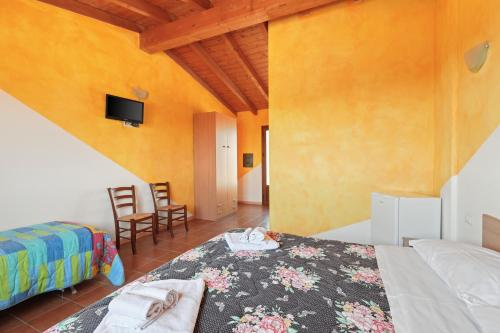 Katil atau katil-katil dalam bilik di Agriturismo Su Nuratolu