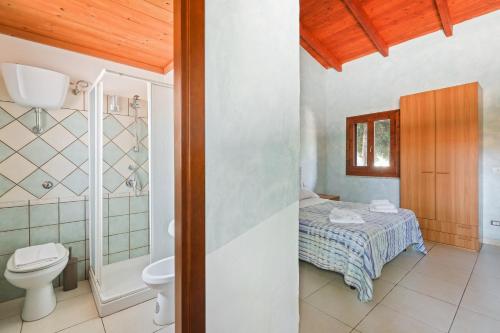 Bilik mandi di Agriturismo Su Nuratolu