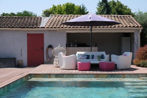 Bazén v ubytování pleasant one-level villa with private pool in the thor village, close to l'isle sur la sorgue - 6 persons nebo v jeho okolí