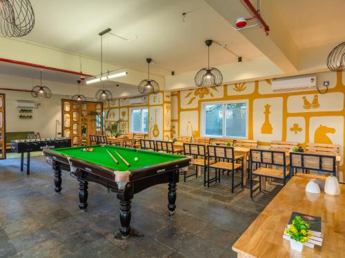 Τραπέζι μπιλιάρδου στο The Hosteller Bangalore, Marathahalli