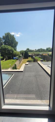 a view of an empty road from a window at Maison chaleureuse 