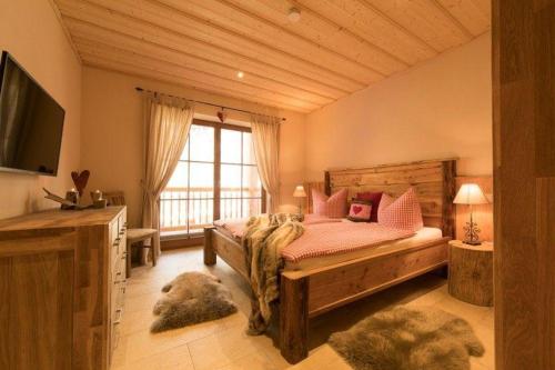 Ένα ή περισσότερα κρεβάτια σε δωμάτιο στο Chalets-zum-Ilsetal-Schloss-Chalet-Nr-19