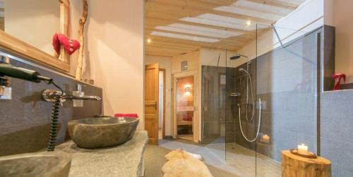 Ένα μπάνιο στο Chalets-zum-Ilsetal-Schloss-Chalet-Nr-19