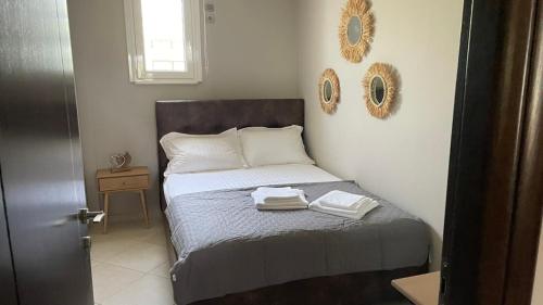 Postel nebo postele na pokoji v ubytování Azure Nature Villa , Sea & Nature Escape