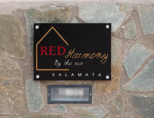 Red Harmony by the sea Pool and balconyに飾ってある許可証、賞状、看板またはその他の書類