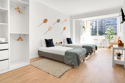 Bright Apartment in Central Lisbon - 3 bedrooms by Lisbeyond