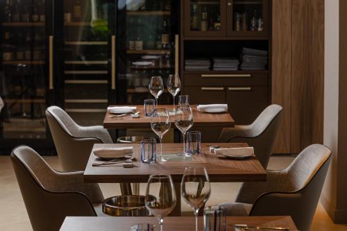 a group of tables with wine glasses on them at Villa Rosa Hotel Desenzano in Desenzano del Garda