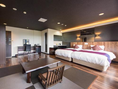 Postel nebo postele na pokoji v ubytování LiVEMAX RESORT Aki Miyahama Onsen