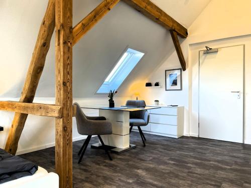 an attic office with a desk and a window at Ferienwohnungen Nochten in Nochten