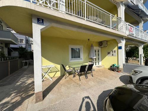 a patio of a house with a table and chairs at Apartmani Andrej Vodice in Vodice