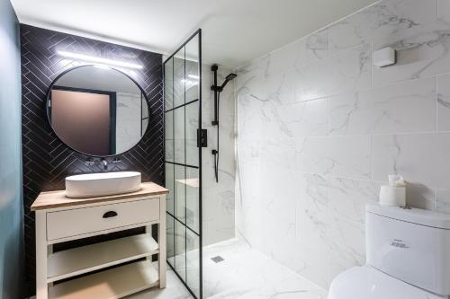 a bathroom with a sink and a mirror at Large Studio Apartment, Free Parking, Close to Centre in Southend-on-Sea