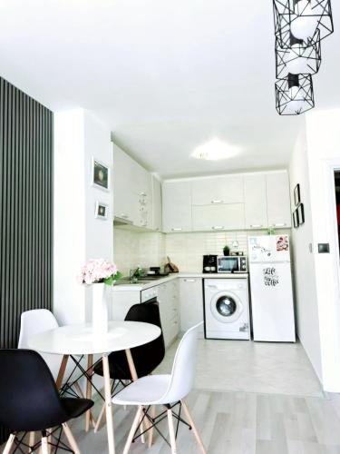 Kuhinja ili čajna kuhinja u objektu Deva Apartments