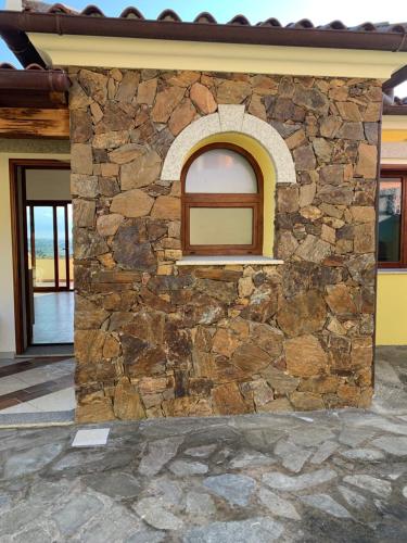 a stone wall with a window on the side of a building at Casa Nuditta in Nuditta