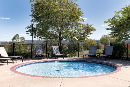 a small swimming pool with chairs and a tree at Wyndham Mountain Vista 2BR Apartment with Resort Access in Branson