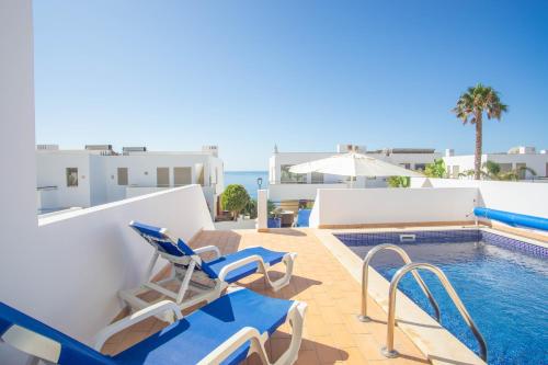 Baleias Guesthouse - 3 Bedroom Townhouse with private pool & sea view