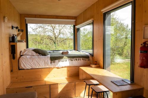 Ένα ή περισσότερα κρεβάτια σε δωμάτιο στο Parcel Tiny House Cuverie au coeur des vignes