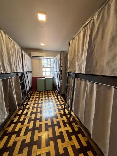 Postel nebo postele na pokoji v ubytování Local Hostel Belém