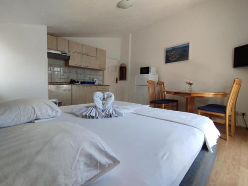 เตียงในห้องที่ VILLA VENDULA, 60 metrů od moře