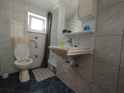 ห้องน้ำของ VILLA VENDULA, 60 metrů od moře