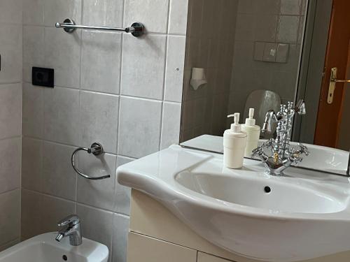 a bathroom with a white sink and a toilet at Bed & Breakfast Bellavista in Castiglione delle Stiviere