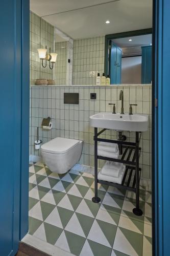 a bathroom with a sink and a toilet at The July - Boat & Co in Amsterdam