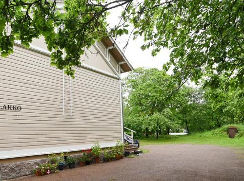 Taman di luar Viihtyisä yläkerran huoneisto