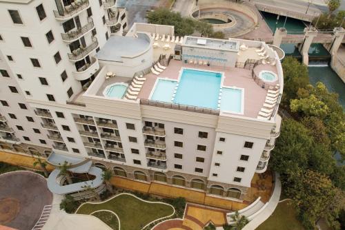 an overhead view of a building with a swimming pool at Wyndham La Cascada 2BR Apartment with Resort Access in San Antonio