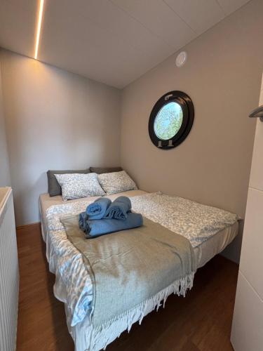 a small bedroom with two beds and a window at Houseboat -La Calma- Czaplinek in Czaplinek