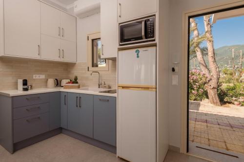 Cucina o angolo cottura di Athinas beach house